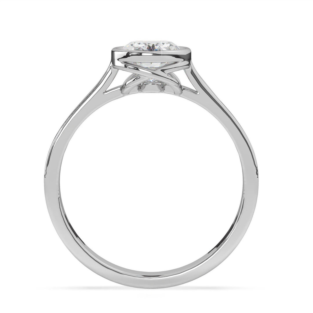 Yvonne - Bezel-set oval solitaire